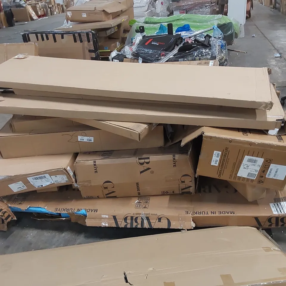 PALLET OF ASSORTED FURNITURE PARTS 