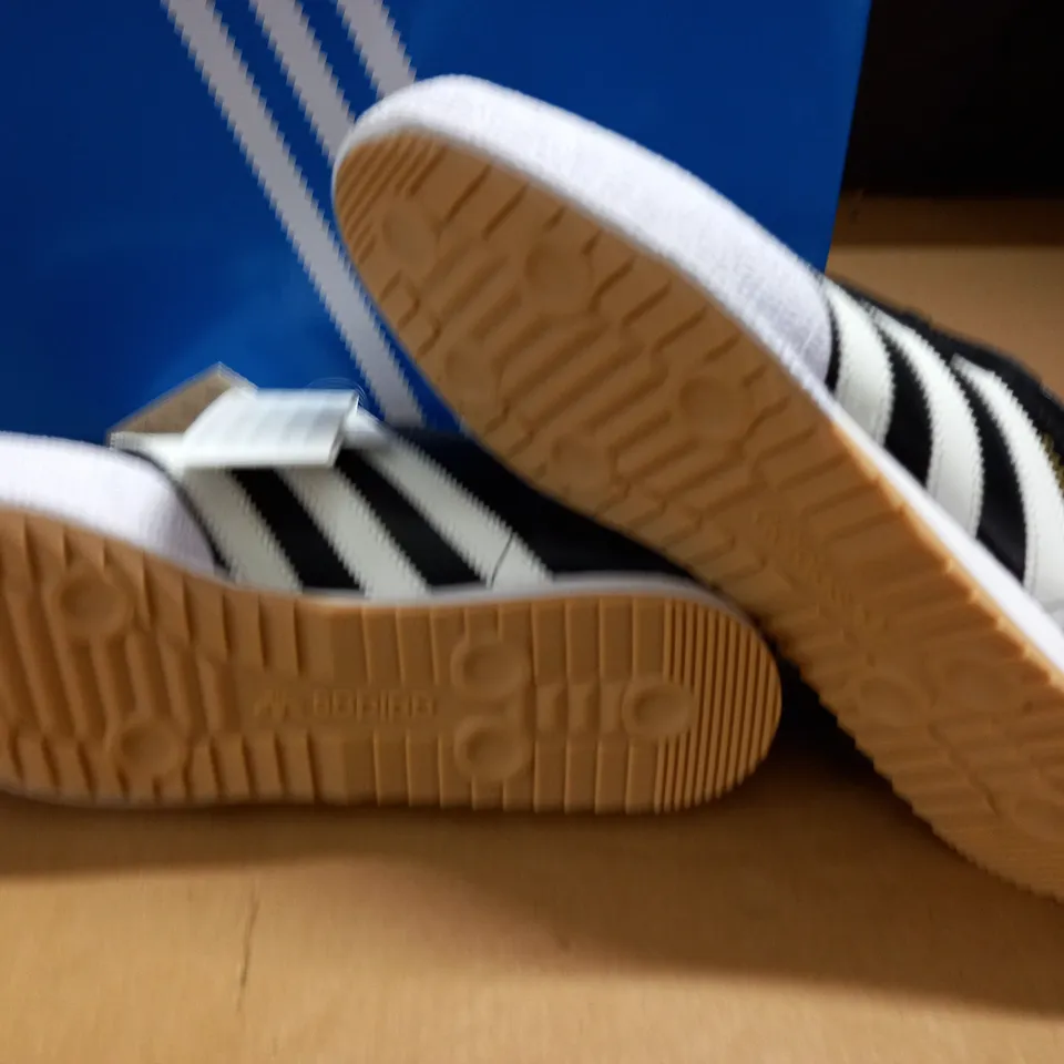 BOXED PAIR OF ADIDAS SAMBA SUPER TRAINERS - UK 9.5