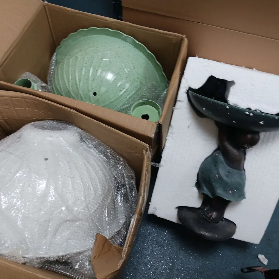 LOT OF 10 ASSORTED HOUSEHOLD ITEMS TO INCLUDE GARDEN PLANTERS, TABLE LAMPS AND HIPPO THEMED BIRD BATH
