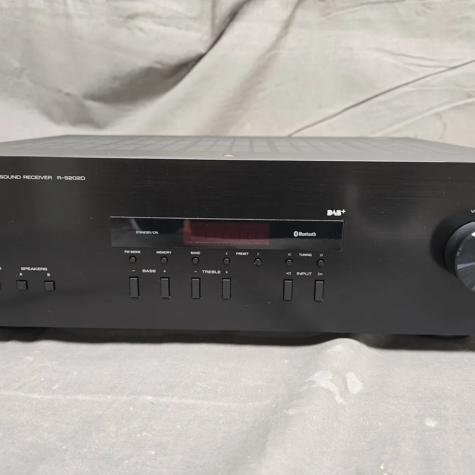 YAMAHA RS202D BLACK STEREO RECEIVER DAB SILVER 220 VOLTS