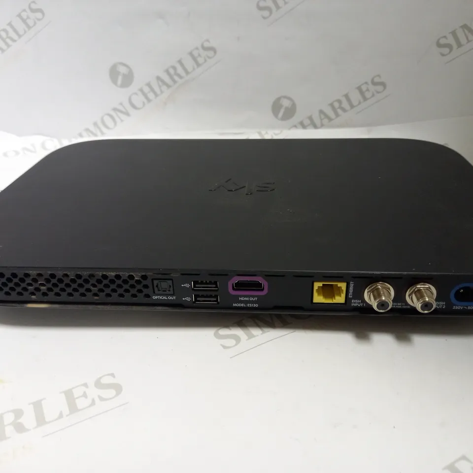 SKY Q BOX - ES130