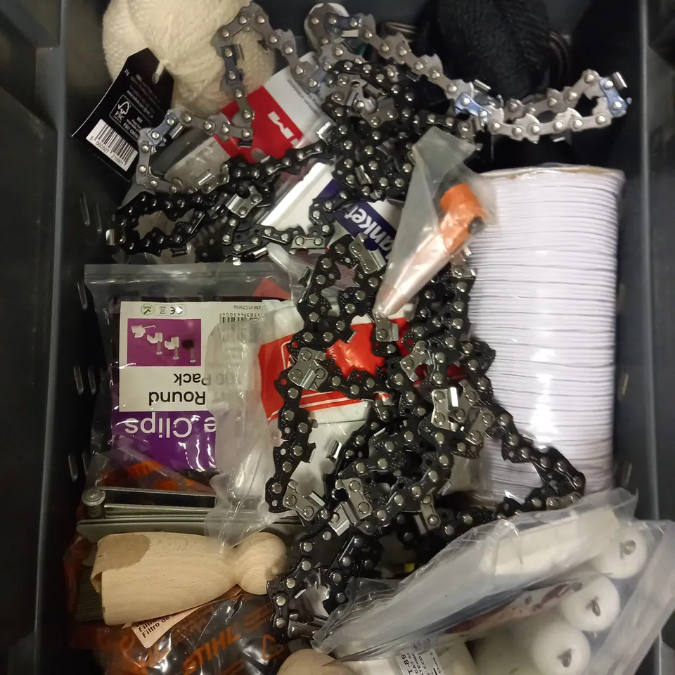BOX OF APPROXIMATELY 15 ASSORTED HOUSEHOLD ITEMS TO INCLUDE AUTOMATIC WIRE STRIPPER, AC VOLTAGE DETECTOR, APPLE USB-C POWER ADAPTOR ETC