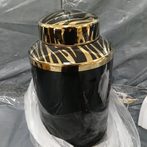 GOLDEN ZEBRA CALYSE VASE