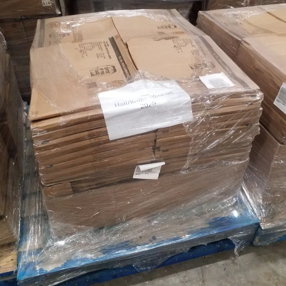 PALLET CONTAINING APPROXIMATELY 88 BOXES OF 24 BRAND NEW HALLOWEEN DECORATIVE "ENTER IF YOU DARE" SIGNS