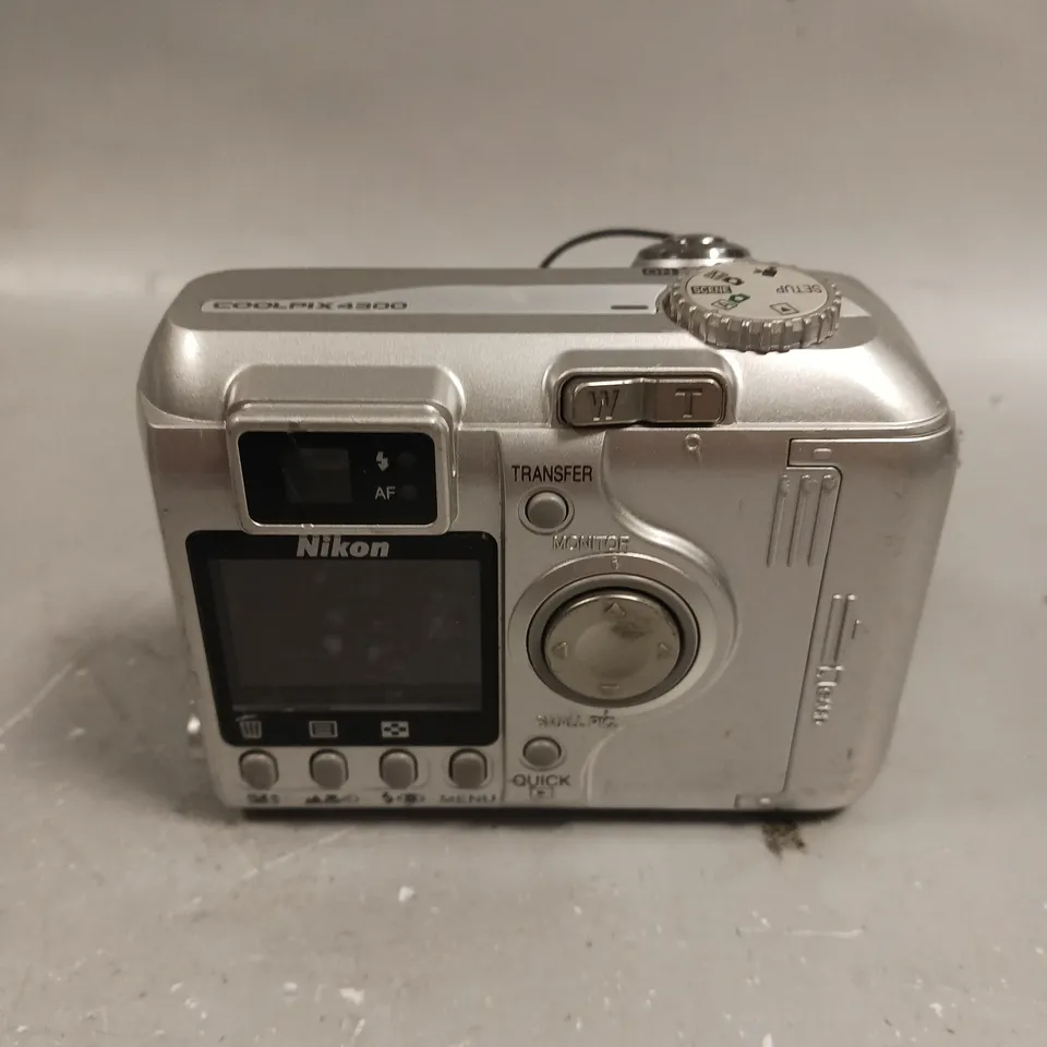 NIKON COOLPIX 4300 DIGITAL CAMERA 