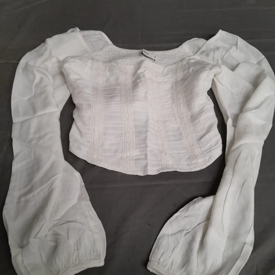HOLLISTER CROPPED LONG SLEEVE WHITE TOP - SMALL