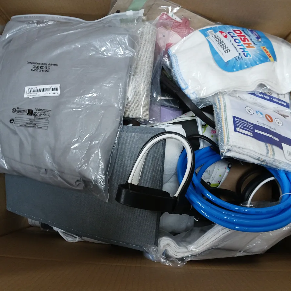 APROXIMATELY 20 ASSORTED HOUSEHOLD ITEMS TO INCLUDE RUCKSACK, DUST SHEET, STRING LIGHTS, ETC