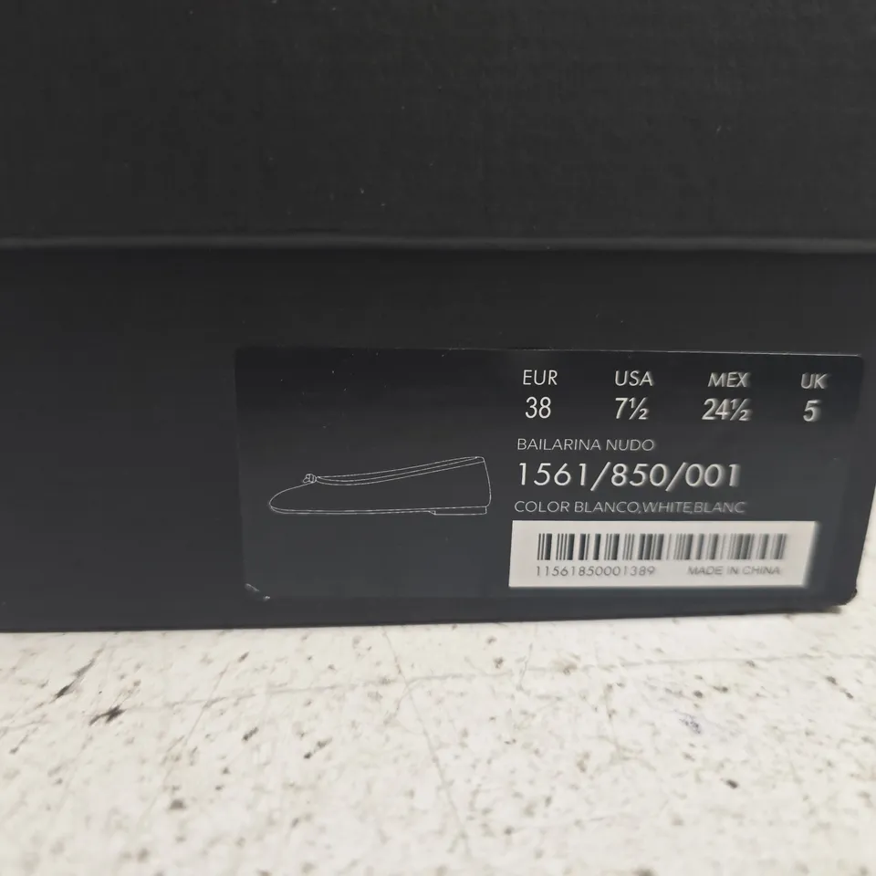 BOXED PAIR OF MASSIMO DUTTI CREAM BALLET FLATS, WOMEN'S – UK 5 (EU 38)