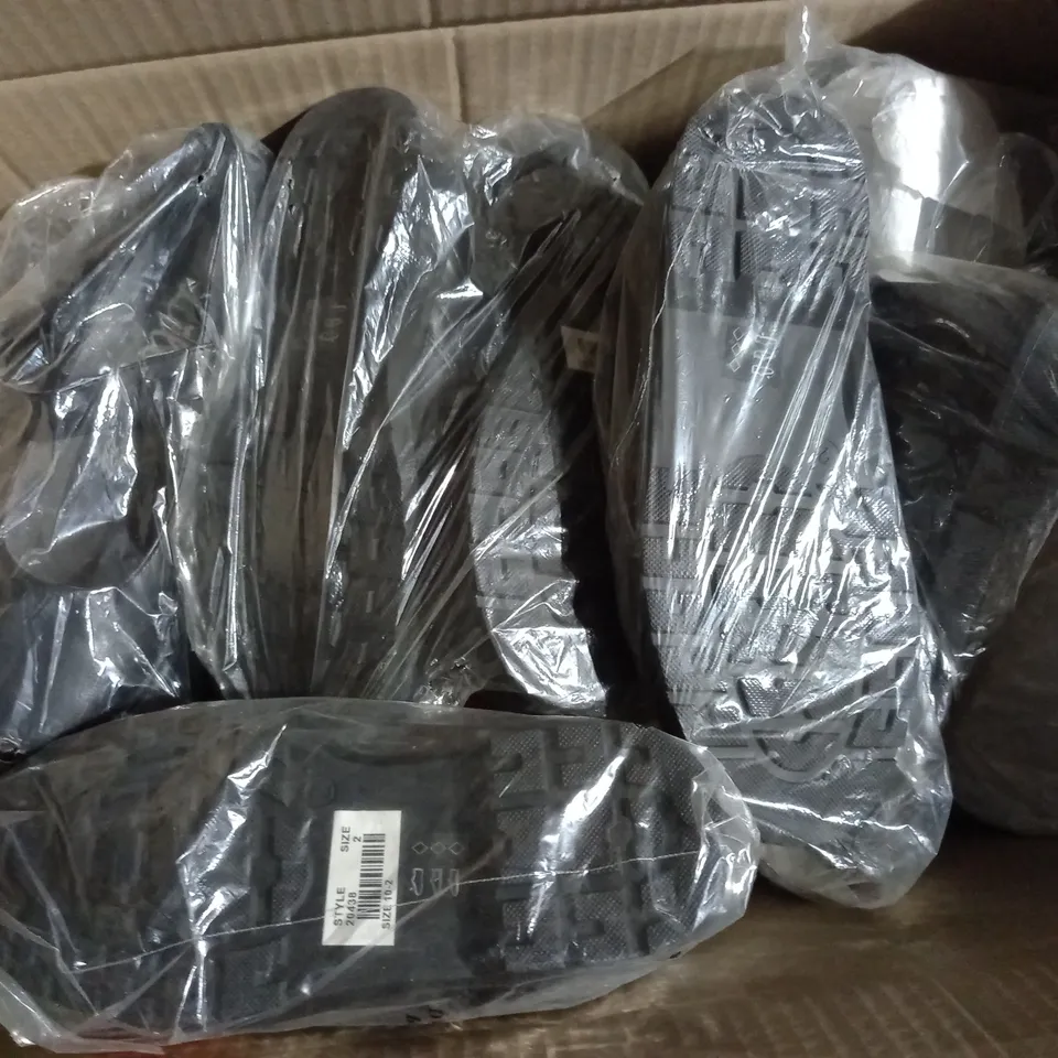 APPROXIMATELY 14 PAIRS OF LILLEY GIRLS SCHOOL SHOE IN BLACK SIZE 2