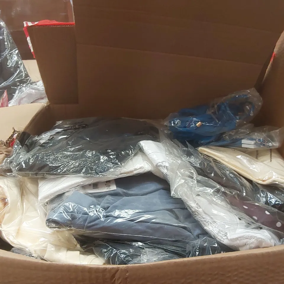 PALLET CONTAINING A VERY LARGE QUANTITY OF BRAND NEW ASSORTED CLOTHING INCLUDING: JUMPERS, JEANS, BIKINIS, T-SHIRTS, TROUSERS ECT