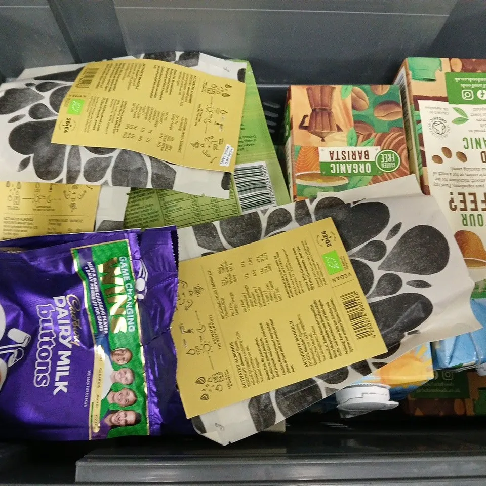 APPROXIMATELY 14 ASSORTED FOOD & DRINK ITEMS TO INCLUDE DAIRY MILK BUTTONS, PURE OATY DRINK, SENTIA GABA RED, ETC - COLLECTION ONLY