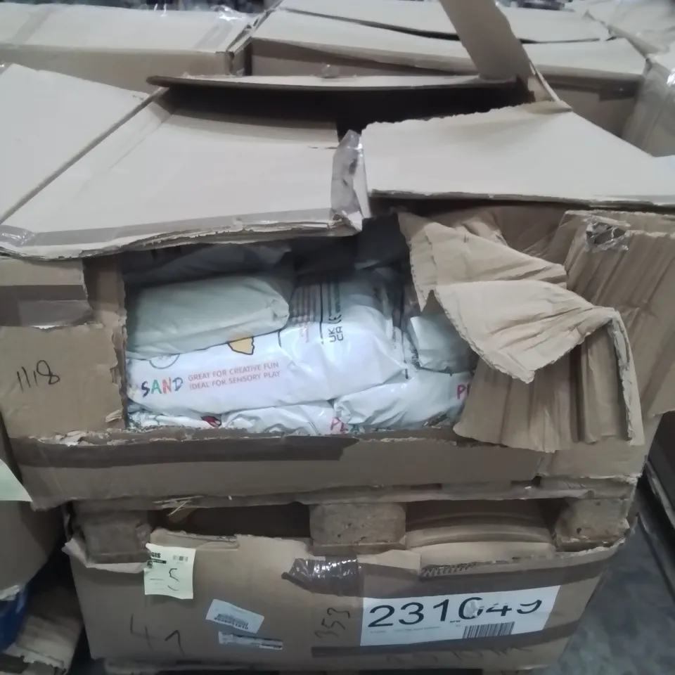 PALLET OF APPROXIMATELY 20 BAGS OF CHILDRENS PLAY SAND