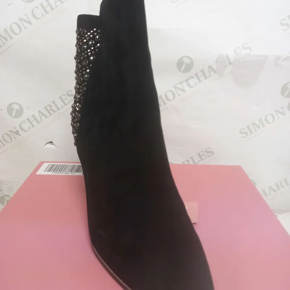 MODA IN PELLE MARGOTT ANKLE BOOT NAVY SIZE 7 - BOXED 