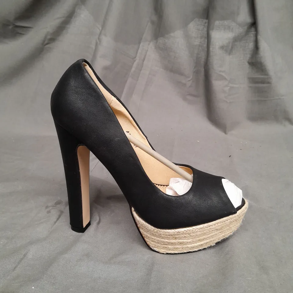 BOX OF APPROXIMATELY 10 BOXES OF WOMENS LAVANDA HIGH HEEL SHOES