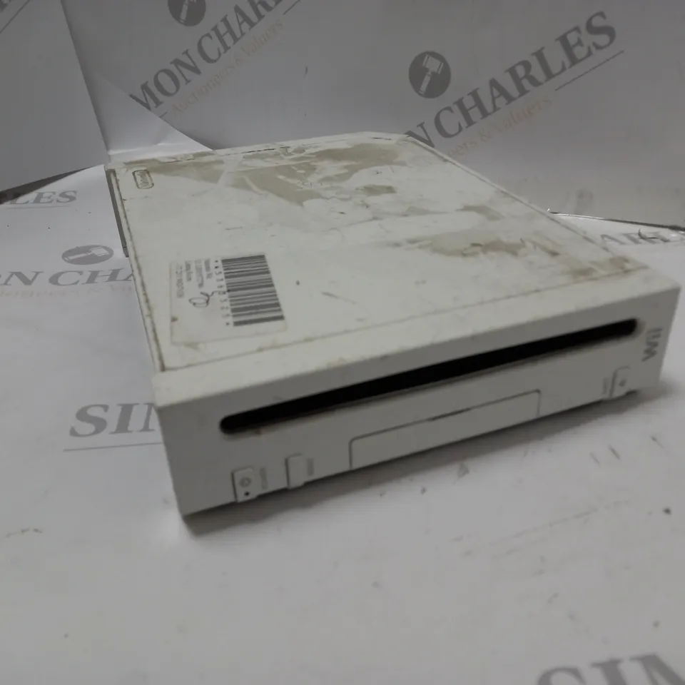 NINTENDO WII GAMES CONSOLE IN WHITE