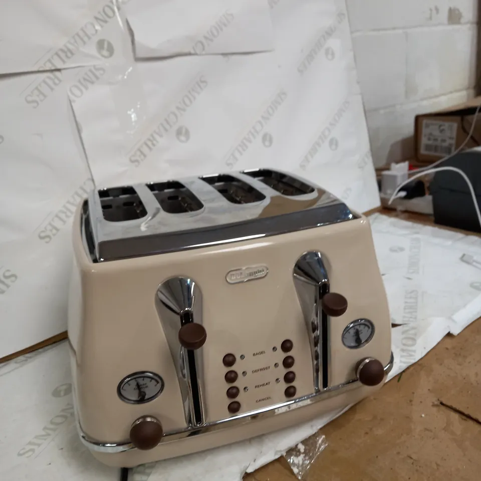 DELONGHI FOUR SLICE TOASTER 