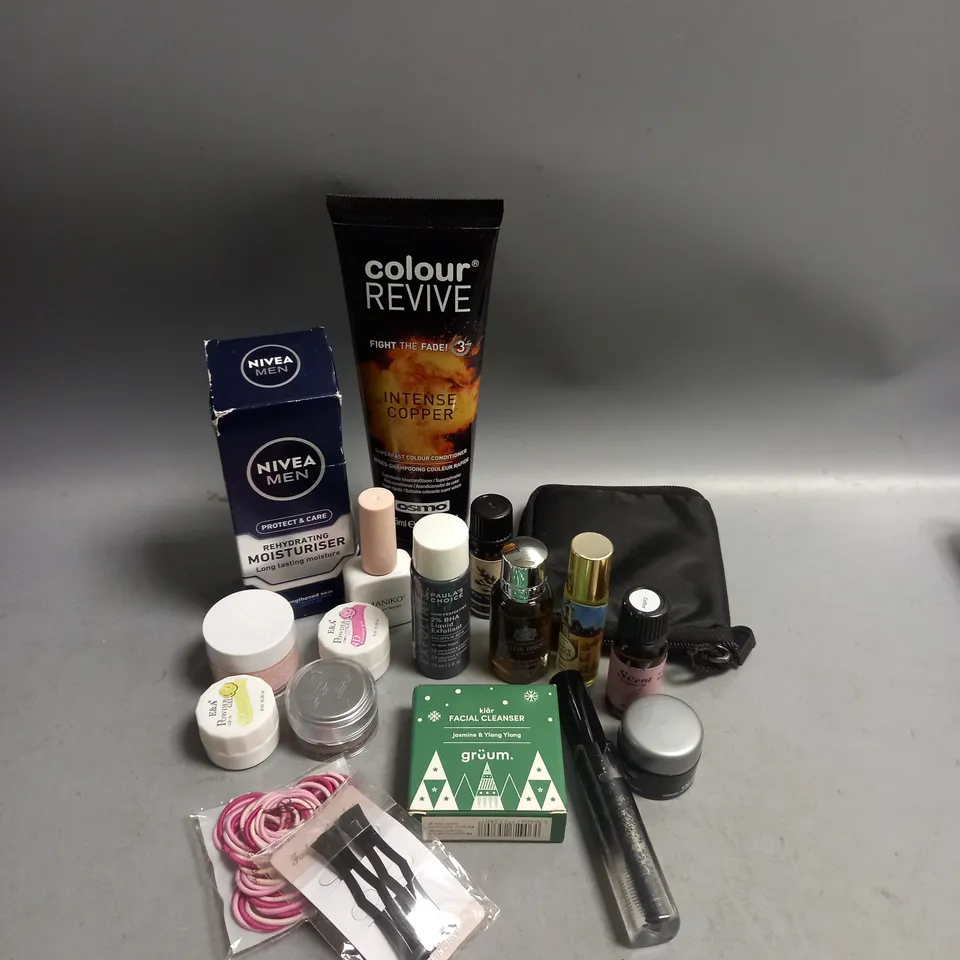 LOT OF APPROX 20 COSMETIC ITEMS TO INCLUDE NIVEA FOR MEN, COLOUR REVIVE INTENSE COPPER CONDITIONER