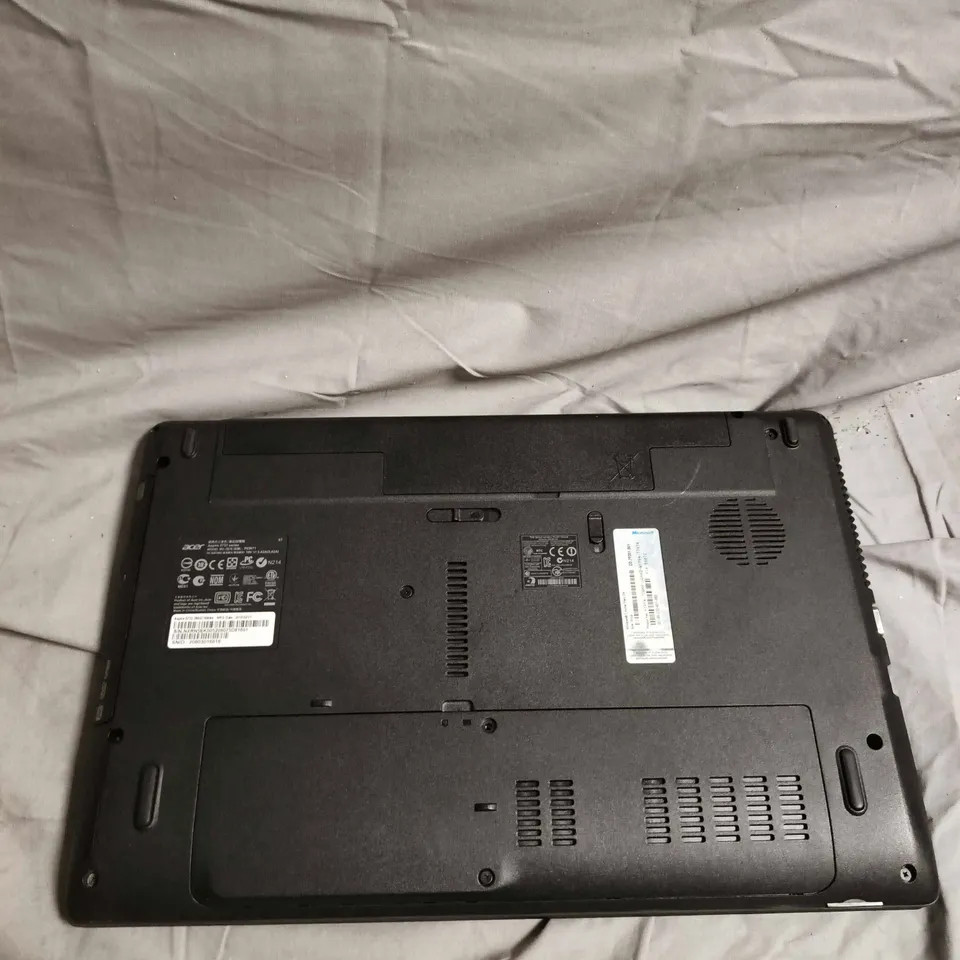 ACER ASPIRE LAPTOP – DARK GREY TEXTURED LID, UK KEYBOARD