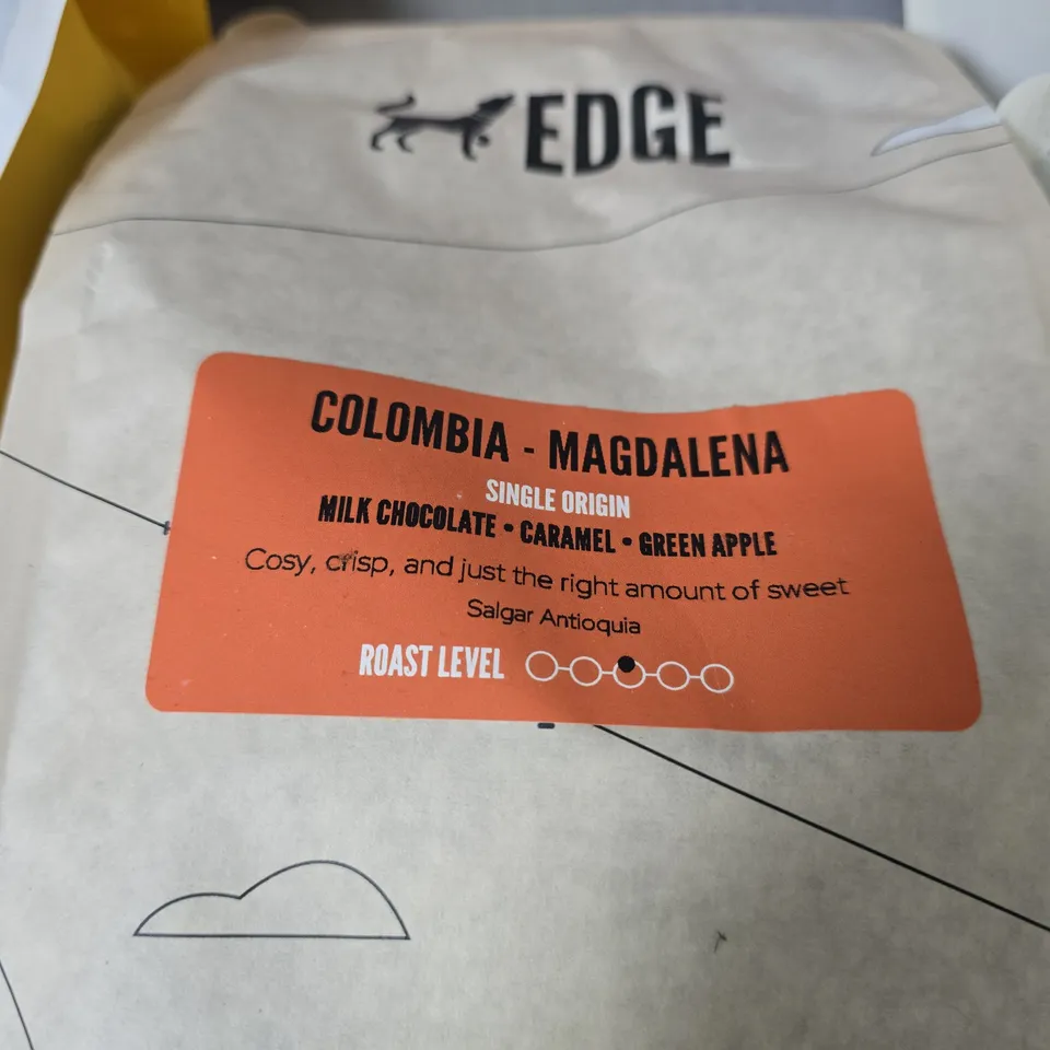 LOT OF 7 ASSORTED PACKS OF COFFEE TO INCLUDE RAVE, GRIUND AND EDGE - VARIOUS SIZES 