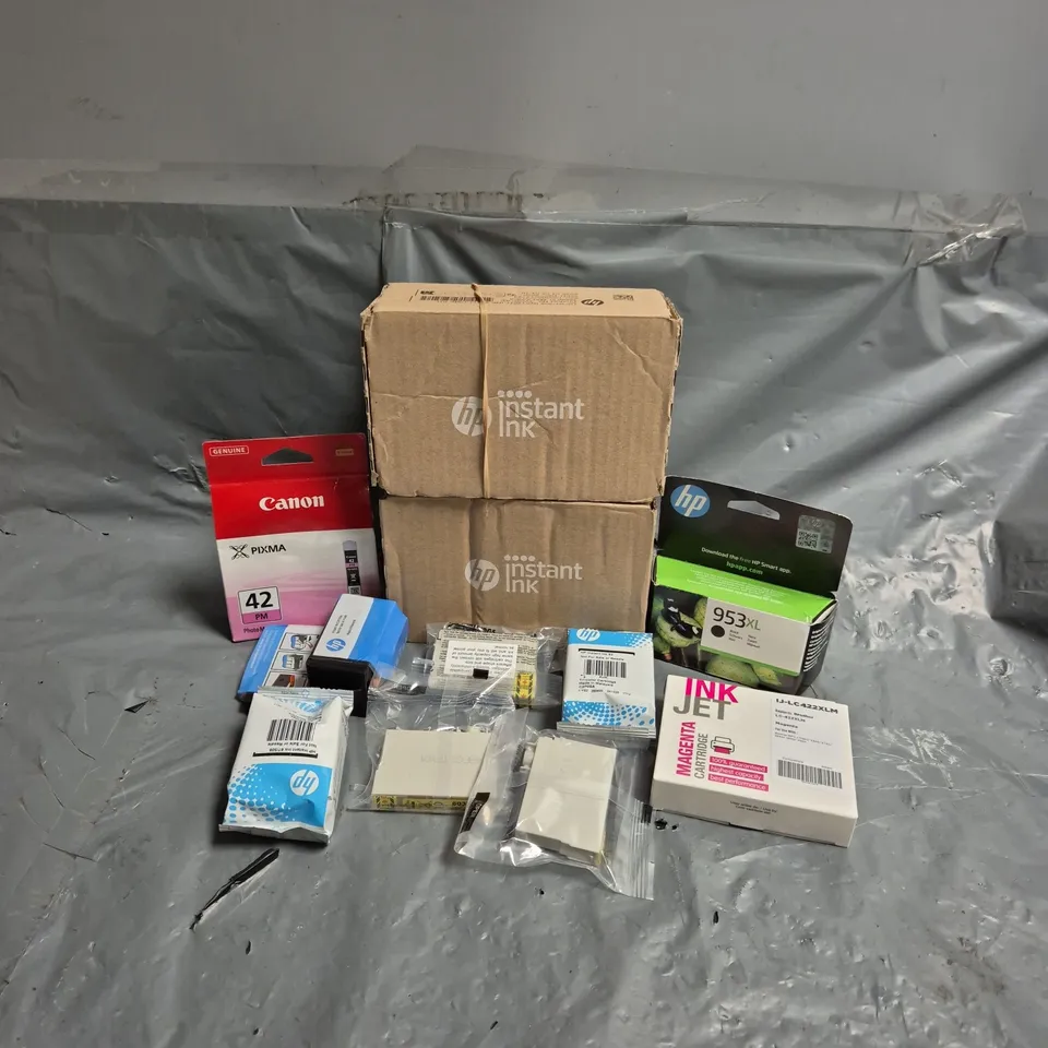 APPROXIMATELY 20 ASSORTED PRINTER INKS & CARTRIDGES TO INCLUDE HP 953XL BLACK, INKJET MAGENTA, CANON PIXMA 42PM, ETC
