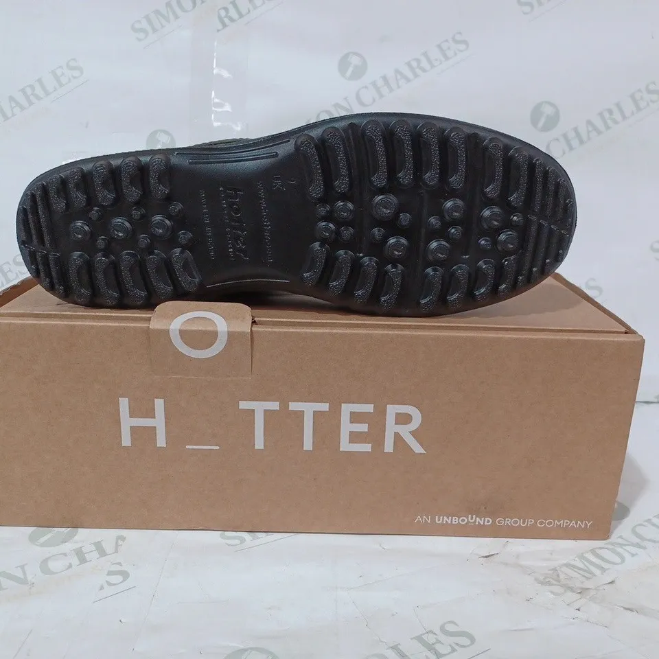 BOXED PAIR OF HOTTER MIST GTX EXTRA WIDE TRAINERS IN SMOKEY GREY UK SIZE 9