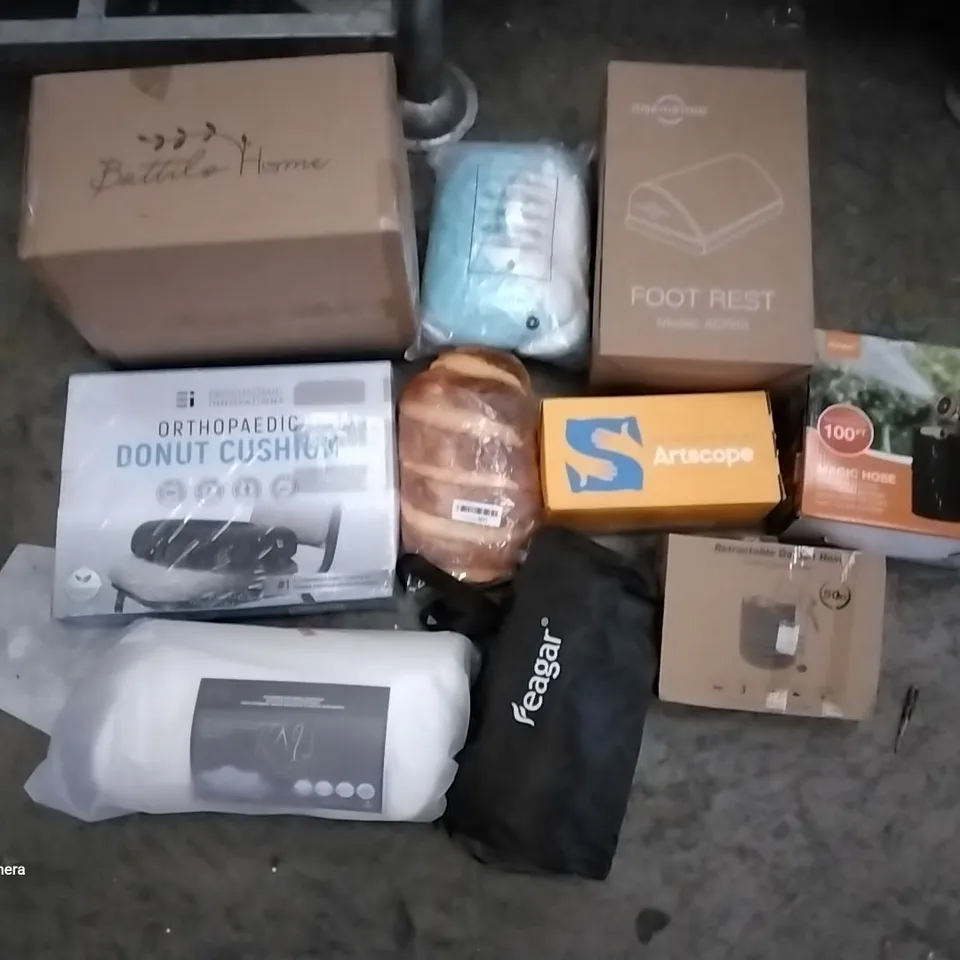 PALLET OF ASSORTED ITEMS INCLUDING RHIVL 100FT MAGIC HOSE, AMERIEAGO FOOT REST, ERGONOMIC INNOVATIONS ORTHOPAEDIC DONUT CUSHION, FEAGER, RETRACTABLE GARDEN HOSE, LIGHTEASE FOAM PILLOW