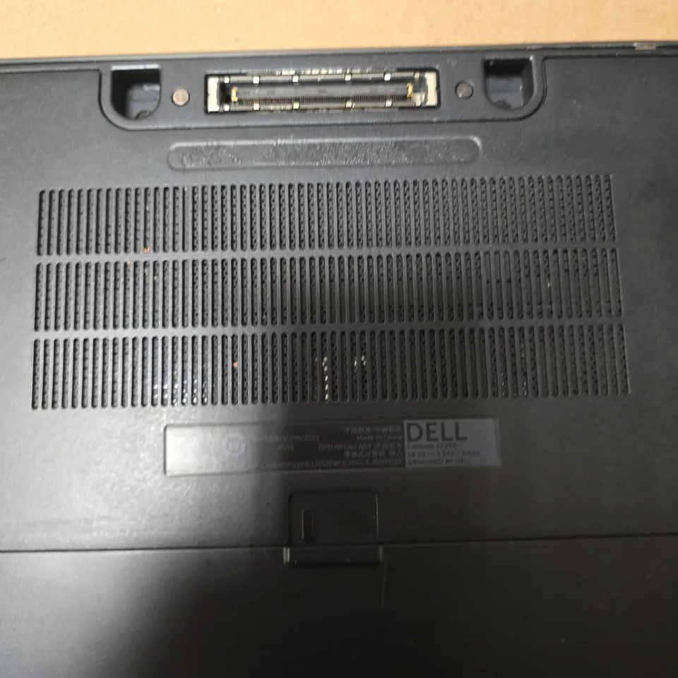 DELL LATITUDE E7240 LAPTOP – I3-4030U, 4GB RAM, 128GB SSD, 12.5" DISPLAY