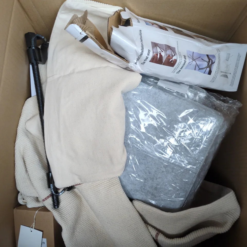 APPROXIMATELY 20 ASSORTED HOUSEHOLD PRODUCTS TO INCLUDE TOILET ROLL, WALLPAPER, LED LIGHT ETC 