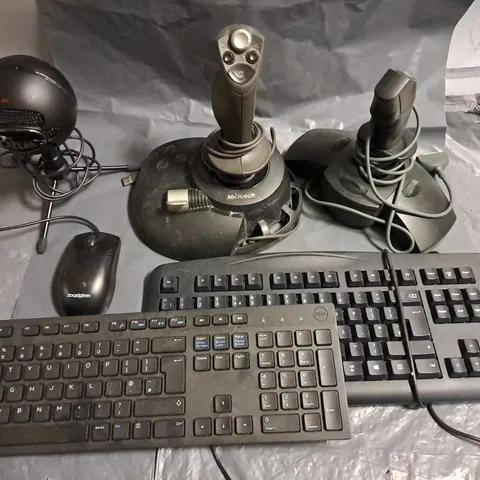 LOT OF 5 ASSORTED TECH ITEMS TO INCLUDE YETI SNOWBALL, MICROSOFT CONTROLLER AND DELL KEYBOARD