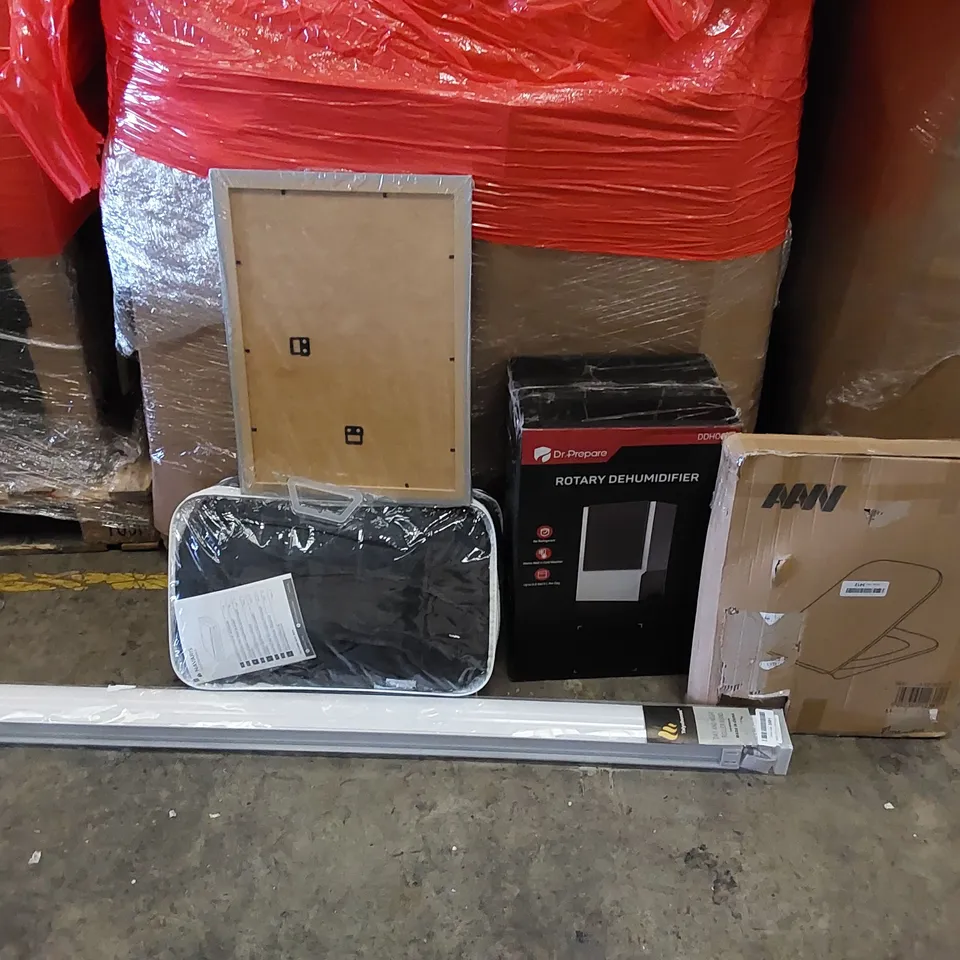 PALLET OF ASSORTED ITEMS INCLUDING: DEHUMIDIFIER, ELECTRIC BLANKET, ROLLER BLINDS, TOILET SEAT, PICTURE FRAME