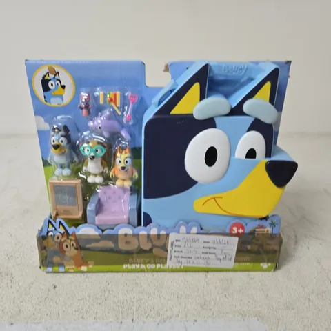 BLUEY DELUXE PLAY AND GO SET