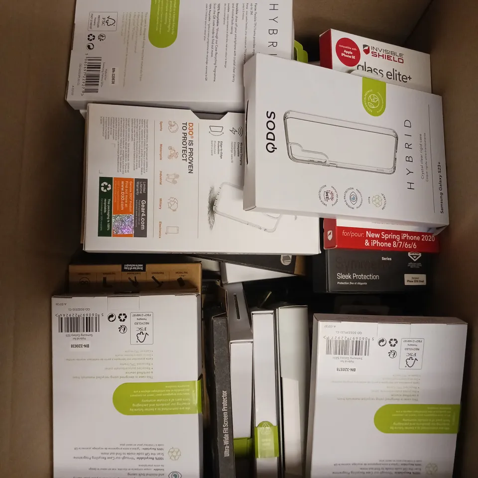 APPROXIMATELY 30 ASSORTED SMARTPHONE PROTECTIVE ACCESSORIES TO INCLUDE CASES & SCREEN PROTECTORS