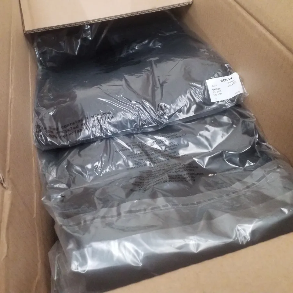 BOX CONTAINING APPROXIMATELY 9 BRAND NEW SIMPLY BE BLACK BARREL JEANS - SIZE 22R