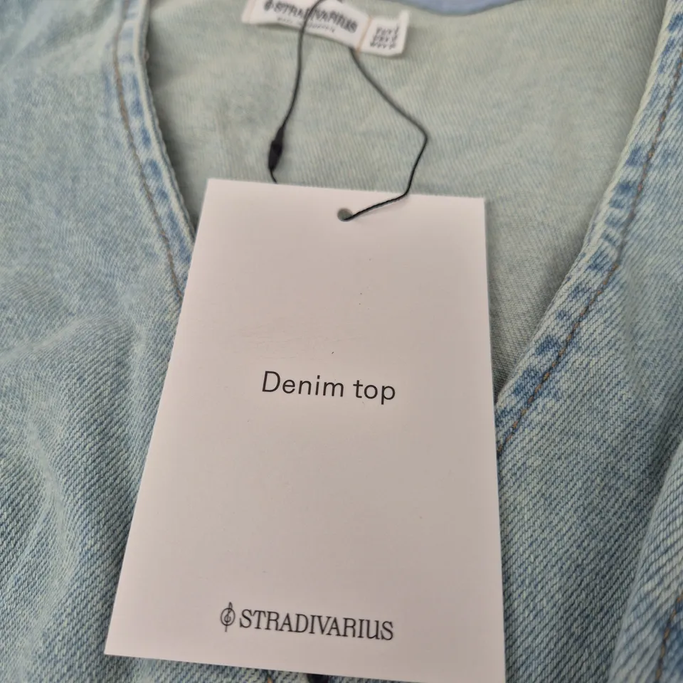 STRADIVARIUS DENIM TOP – LIGHT WASH, XS (UK)