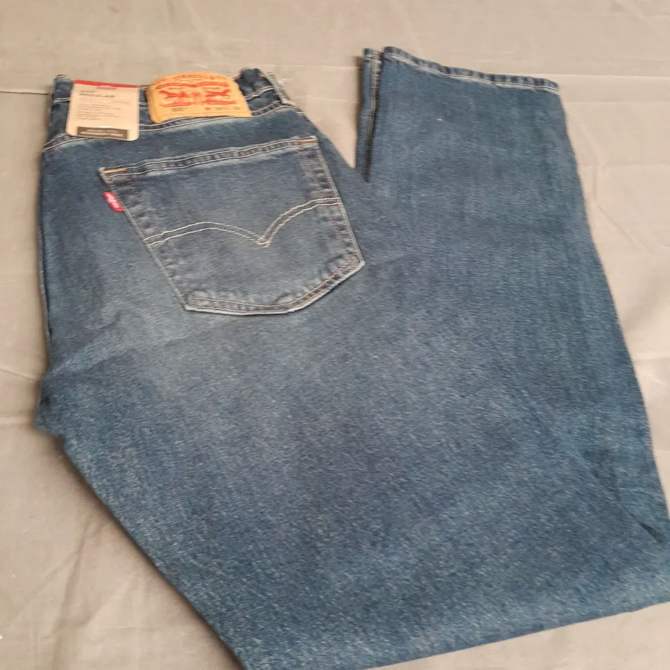 LEVI 505  REGULAR JEANS SIZE 30 X 32