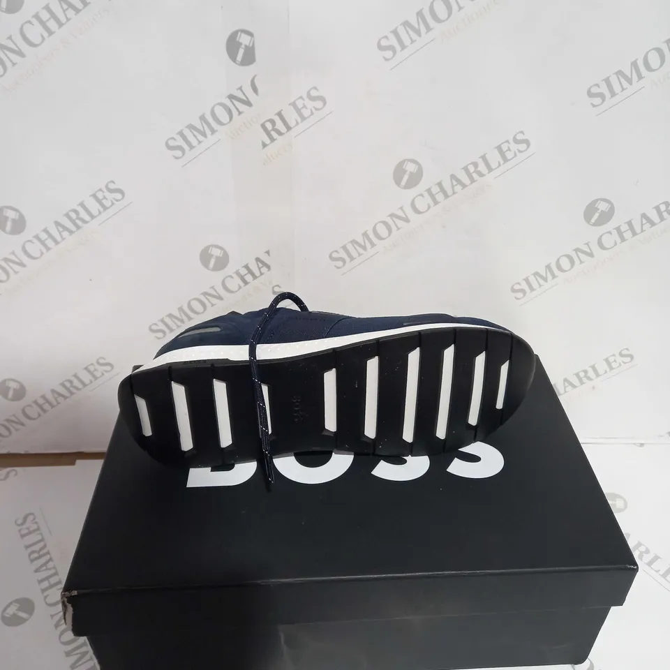 BOXED PAIR OF BOSS TITANIUM KNIT DARK BLUE SIZE 9