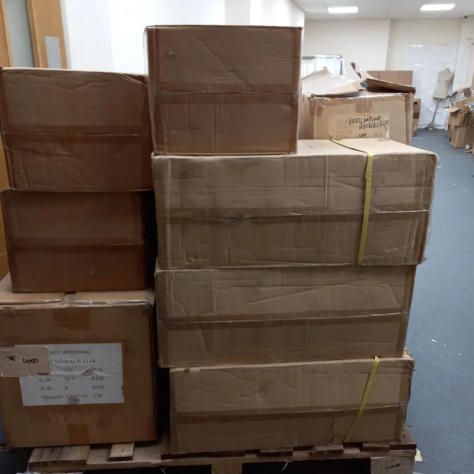 LARGE QUANTITY OF ASSORTED EMCOLITE LIGHTING PRODUCTS