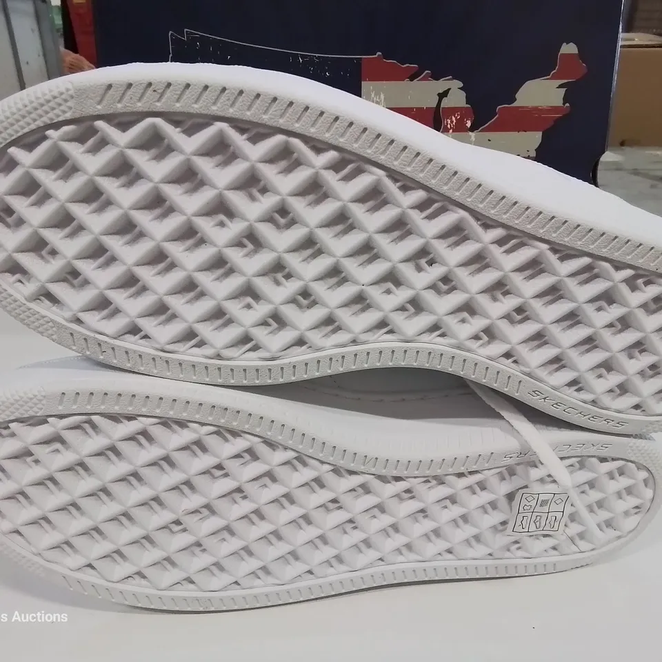 BOXED PAIR OF SKECHERS WHITE TRAINERS - UK 7