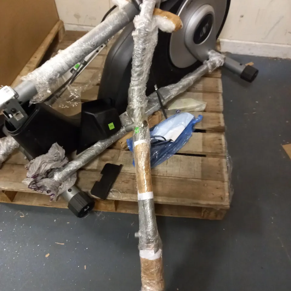 NORDIC TRACK SE3I ELLIPTICAL TRAINER - COLLECTION ONLY