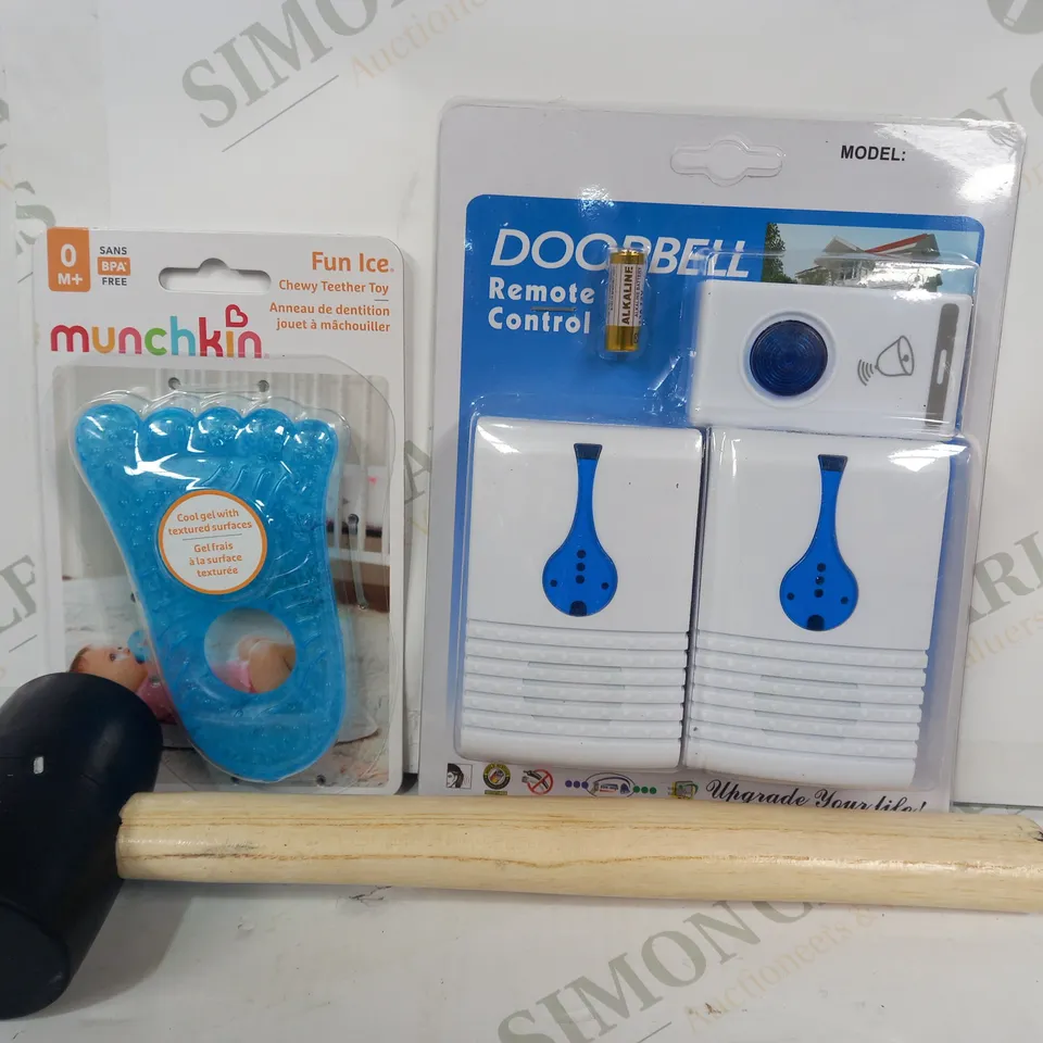 LOT OF APPROXIMATELY 10 ASSORTED HOUSEHOLD ITEMS TO INCLUDE RUBBER MALLET, REMOTE CONTROL DOORBELL, MUNCHKIN TEETHER TOY, ETC
