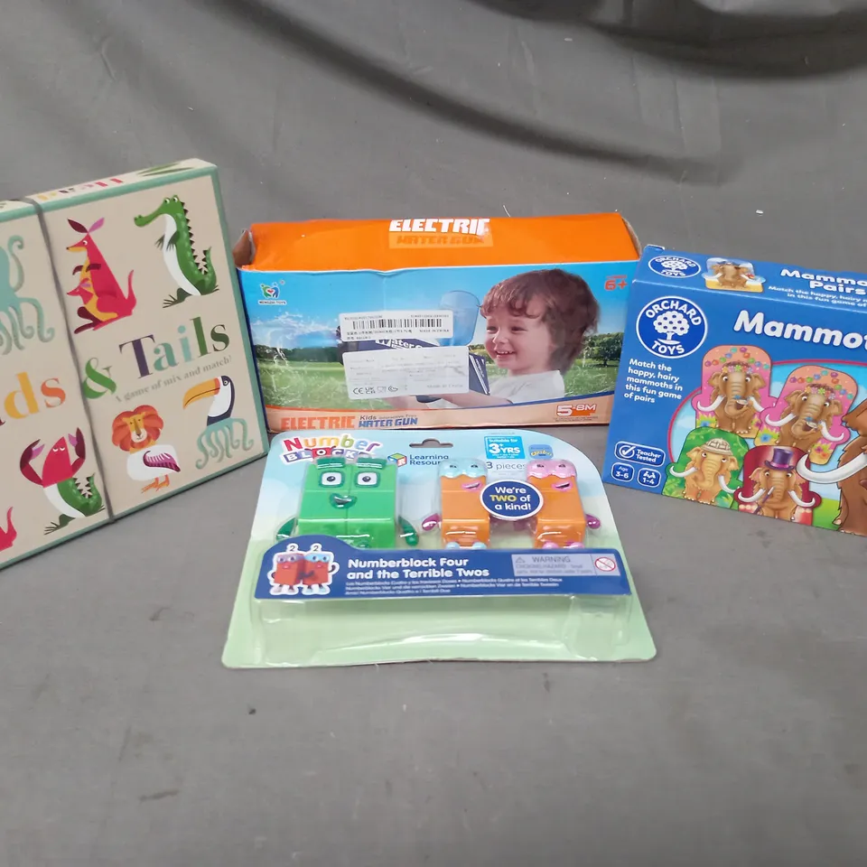 BOX OF APPROXIMATELY 20 ASSORTED TOYS AND GAMES TO INCLUDE HEADS & TAILS, MAMMOTH PAIRS, NUMBER BLOCKS, ETC - COLLECTION ONLY