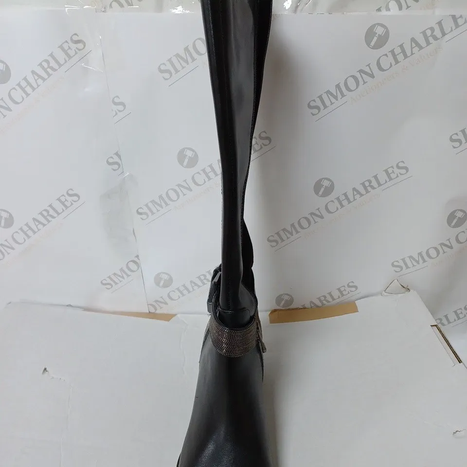 PAIR OF MODA IN PELLE TAMARRA KNEE BOOTS IN BLACK UK SIZE 5
