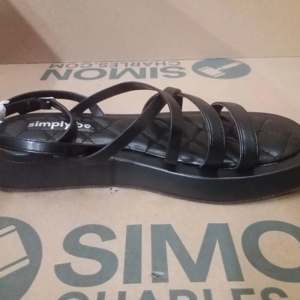 BOX CONTAINING APPROXIMATELY 6 PAIRS OF BRAND NEW SIMPLY BE BLACK PHOEBE WIDE SANDALS - SIZE 7