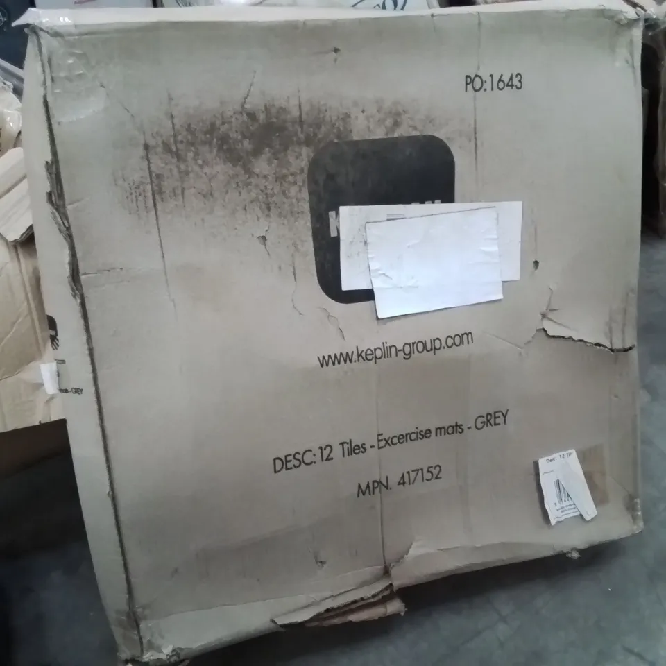 BOX CONTAINING 12 EXERCISE MAT TILES 