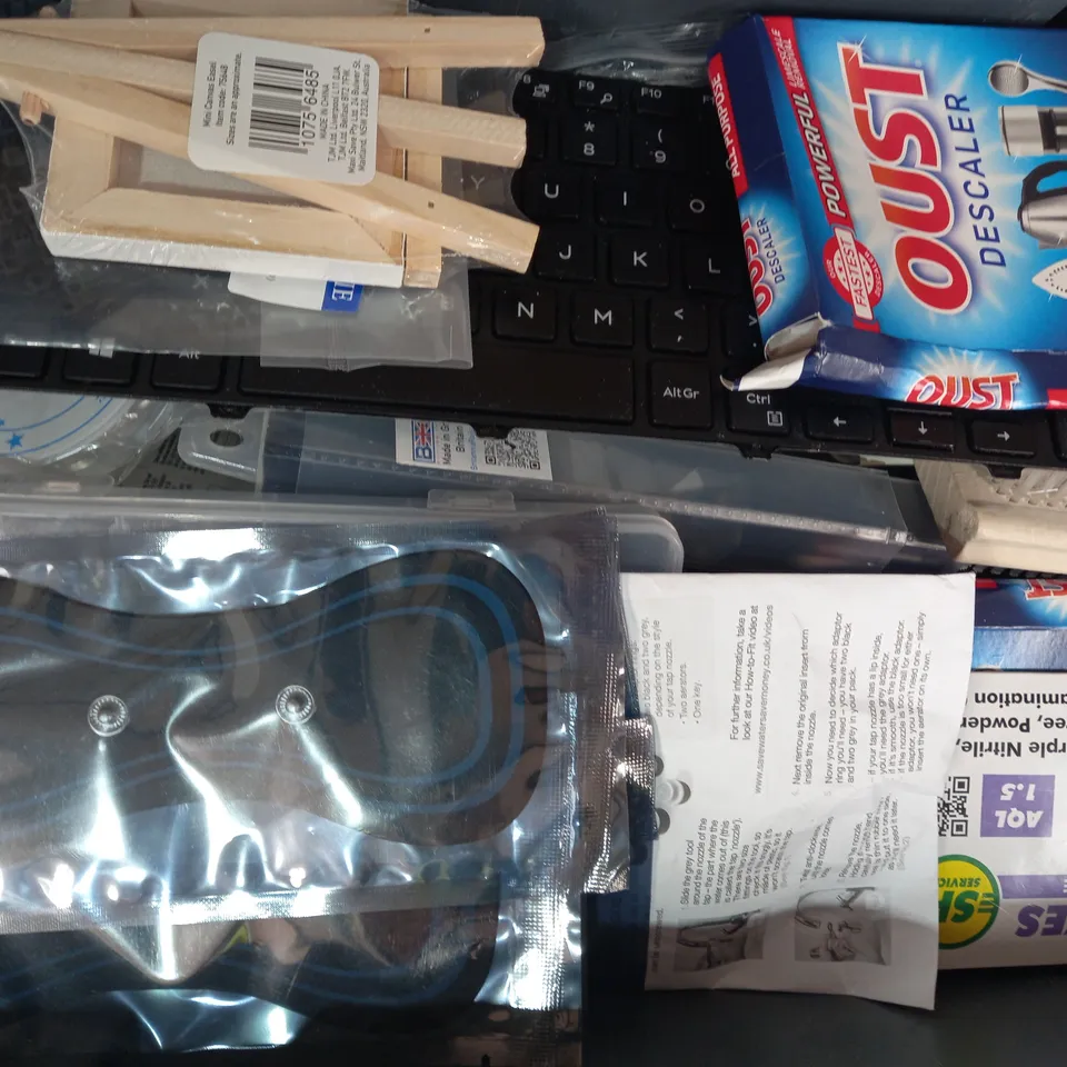 LOT OF APPROXIMATELY 10 ASSORTED HOUSEHOLD ITEMS TO INCLUDE HALOGEN LOW VOLTAGE FIXED DOWNLIGHT, WEEKLY PILL BOX PLANNER, ARTIST'S ACRYLIC PAINT SET, ETC