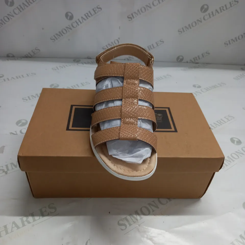 BOXED PAIR OF CUSHION WALK ONE TOUCH CLOSE SANDALS IN TAN - SIZE 6 
