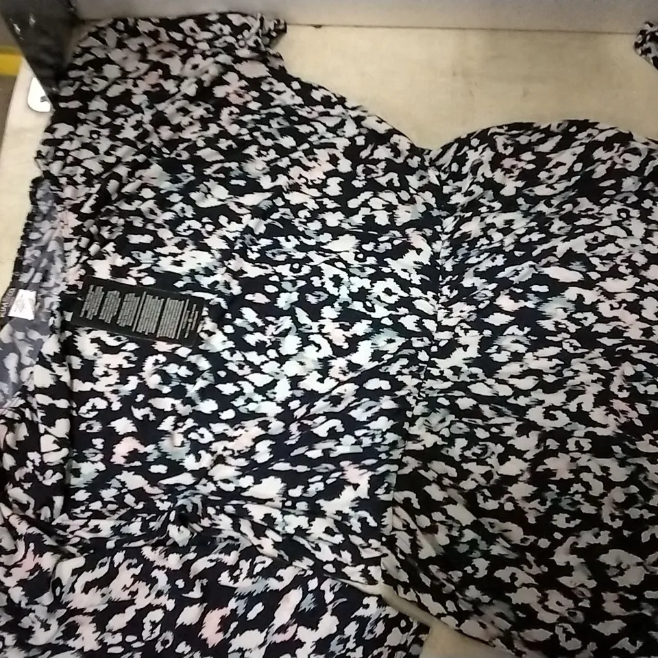 BOX CONTAINING KIM&CO NAVY LEOPARD  JUMPSUIT SIZE 3XL , 9PCS 