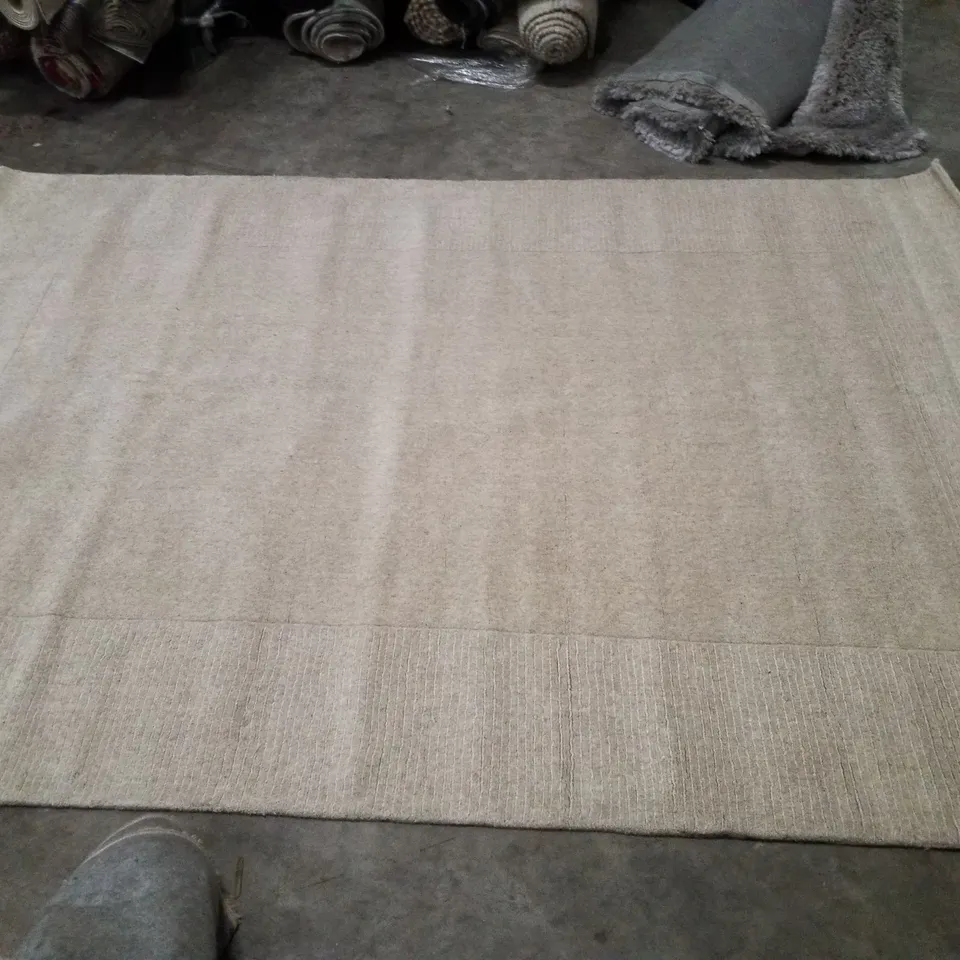 QUALITY DESIGNER AREA RUG - APPROXIMATELY 200×280CM