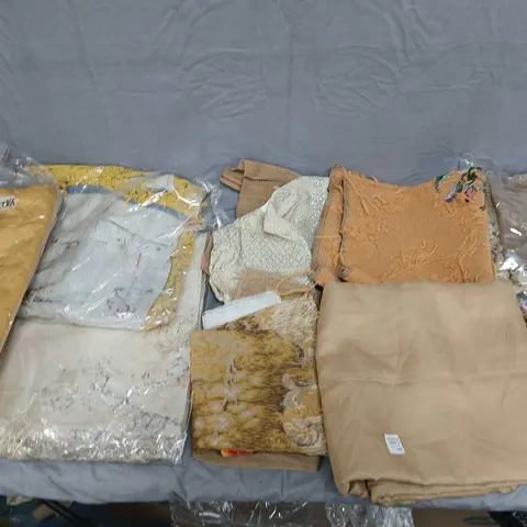 BOX OF APPROXIMATELY 15 ASSORTED HOME FABRIC ITEMS