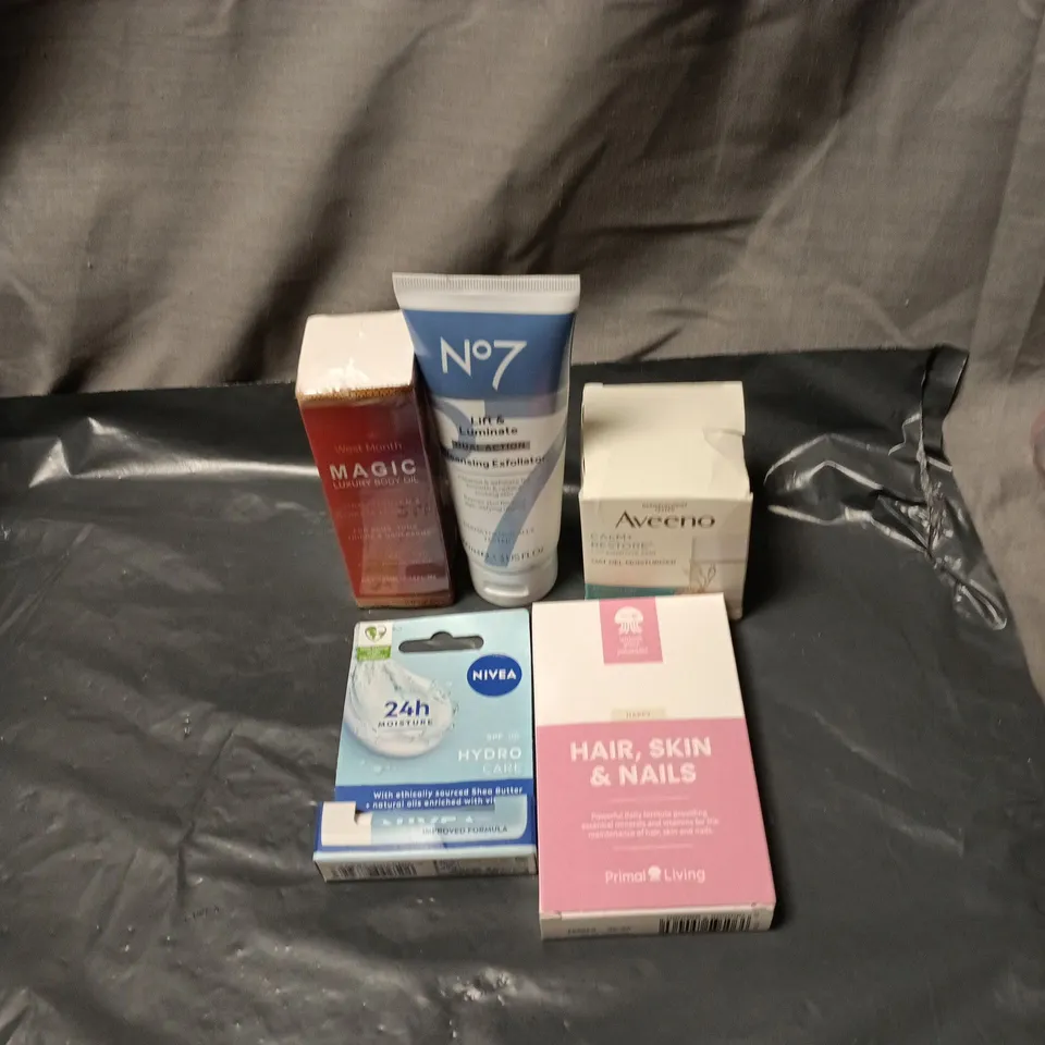 APPROXIMATELY 20 ASSORTED COSMETIC ITEMS INCLUDING NO 7 EXFOLIATOR, AVEENO CALM GEL MOISTURISER, NIVEA LIP BALM, MAGIC LUXURY BODY OIL ETC